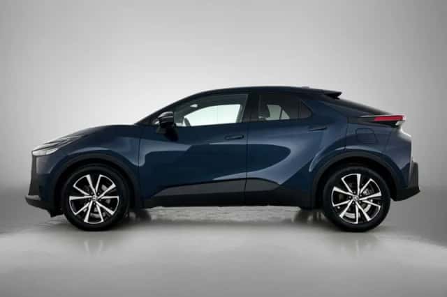 Toyota C-HR (2025) thumbnail 3