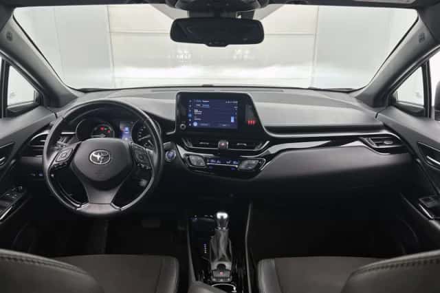 Toyota C-HR (2023) thumbnail 4