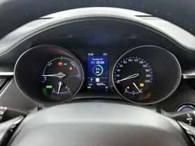 Toyota C-HR (2023) thumbnail 5