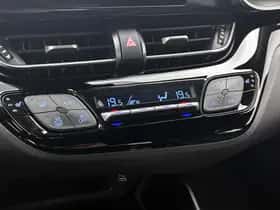 Toyota C-HR (2023) thumbnail 9
