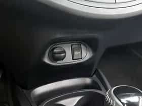 Toyota Yaris (2018) thumbnail 23