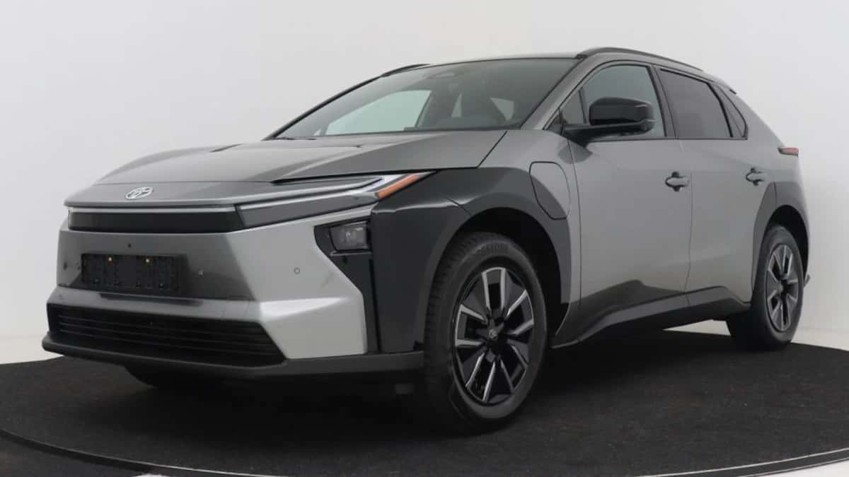Toyota bZ4X (2026) — foto 1