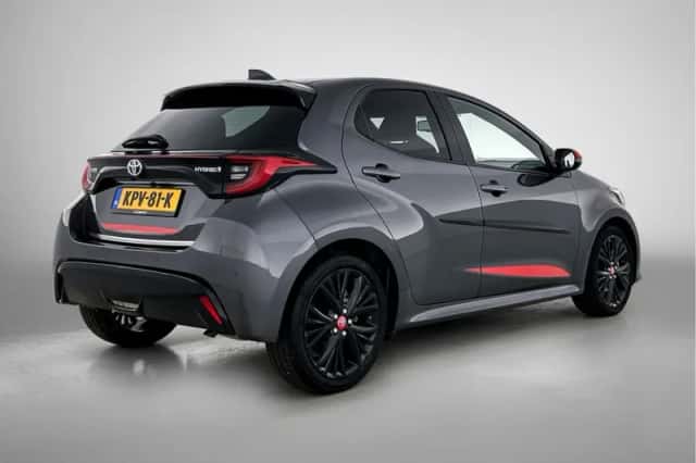 Toyota Yaris (2021) thumbnail 2