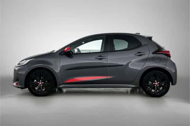 Toyota Yaris (2021) thumbnail 3