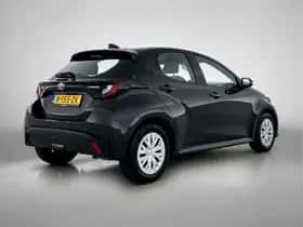 Toyota Yaris (2022) thumbnail 2