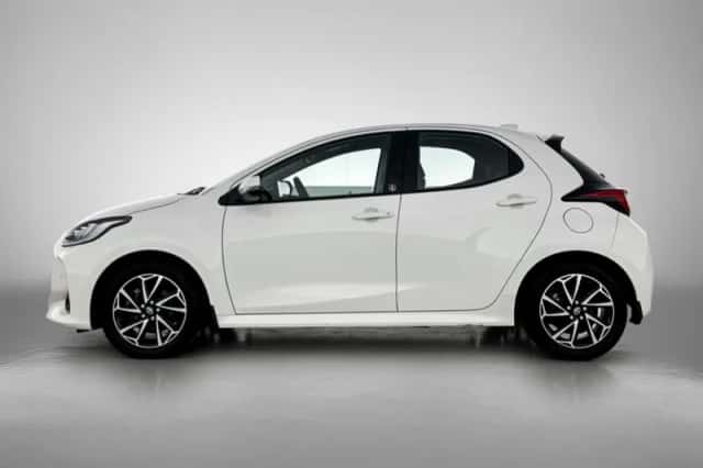 Toyota Yaris (2022) thumbnail 3