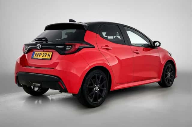 Toyota Yaris (2022) thumbnail 2