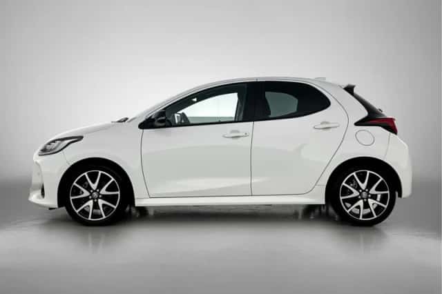 Toyota Yaris (2021) thumbnail 3