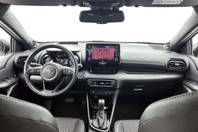 Toyota Yaris (2021) thumbnail 4