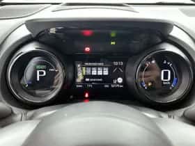 Toyota Yaris (2021) thumbnail 5