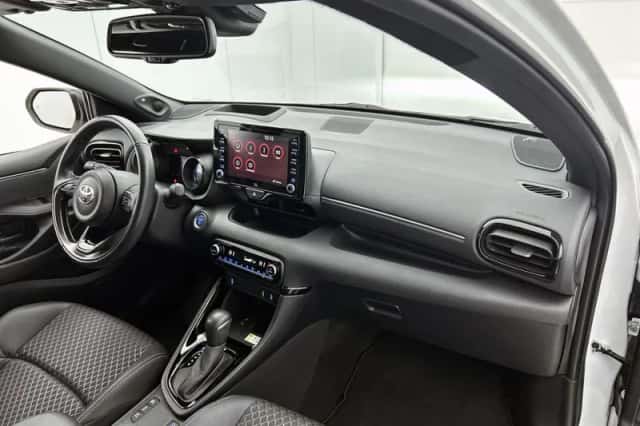 Toyota Yaris (2021) thumbnail 6