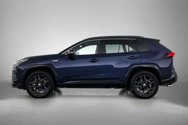 Toyota RAV4 (2023) thumbnail 3