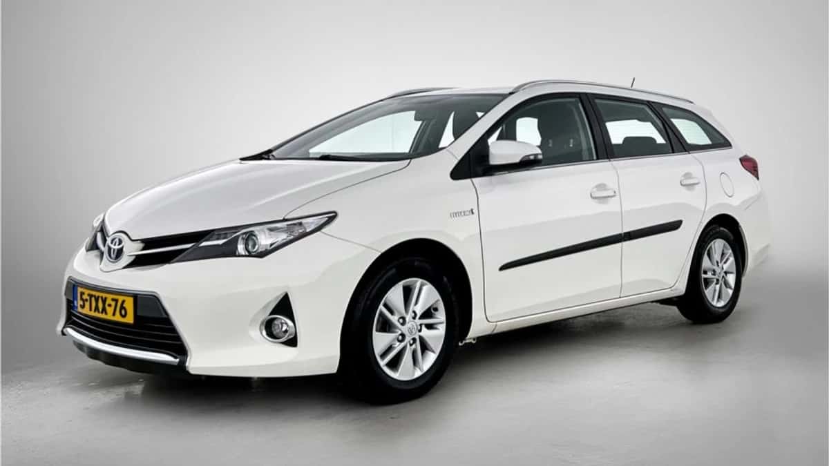 Toyota Auris (2014) — foto 1