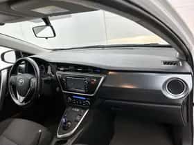 Toyota Auris (2014) thumbnail 6