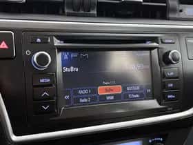 Toyota Auris (2014) thumbnail 7