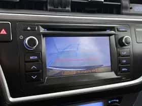 Toyota Auris (2014) thumbnail 8