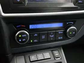 Toyota Auris (2014) thumbnail 9