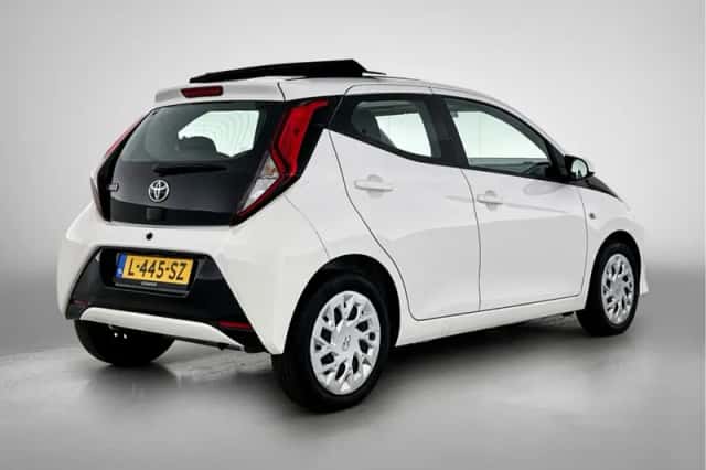 Toyota Aygo (2021) thumbnail 2