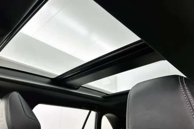Toyota RAV4 (2024) thumbnail 5