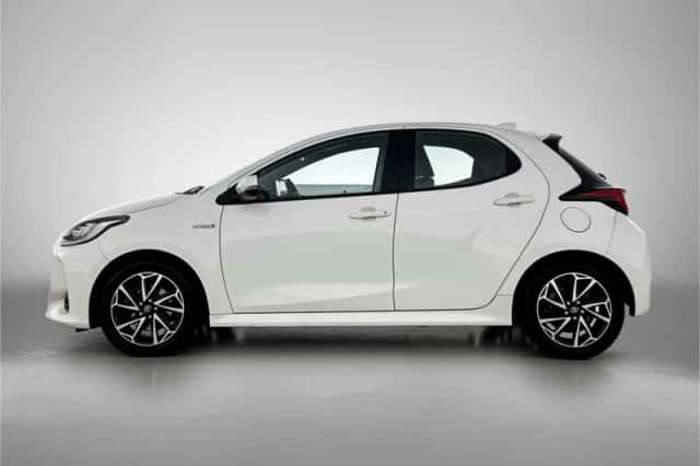 Toyota Yaris (2021) thumbnail 3