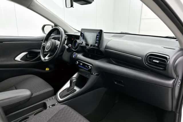 Toyota Yaris (2021) thumbnail 6