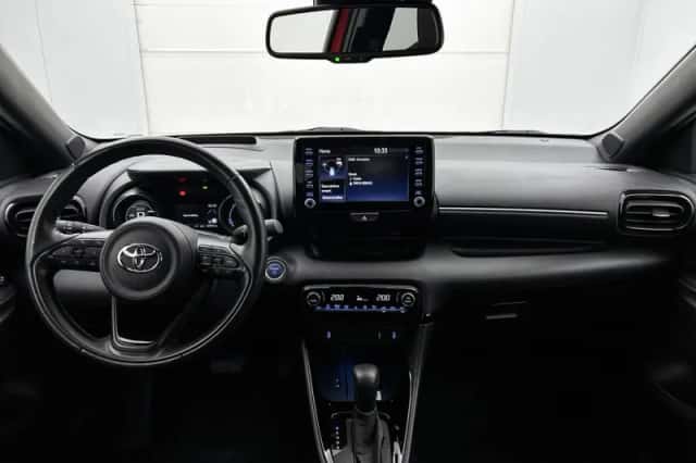 Toyota Yaris (2021) thumbnail 4