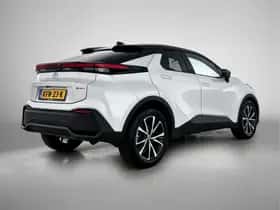 Toyota C-HR (2024) thumbnail 2