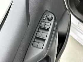Toyota Yaris (2025) thumbnail 23