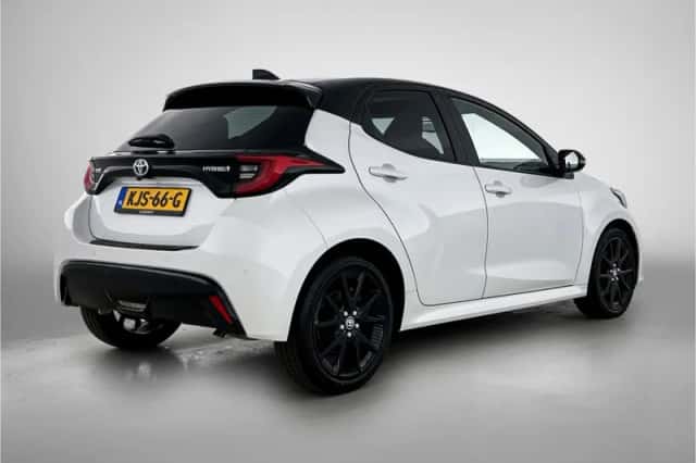 Toyota Yaris (2023) thumbnail 2