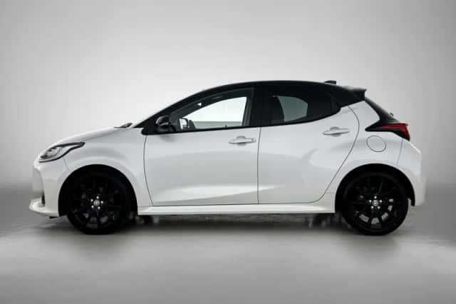 Toyota Yaris (2023) thumbnail 3