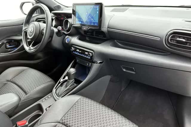 Toyota Yaris (2023) thumbnail 6