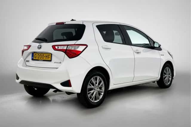Toyota Yaris (2019) thumbnail 2