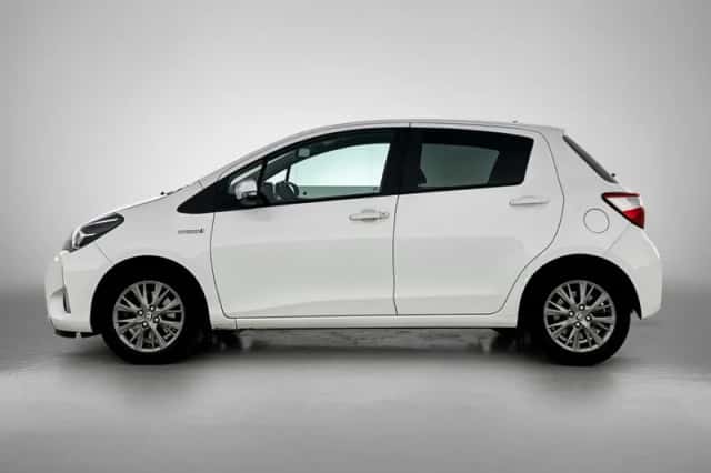Toyota Yaris (2019) thumbnail 3