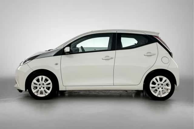 Toyota Aygo (2015) thumbnail 3