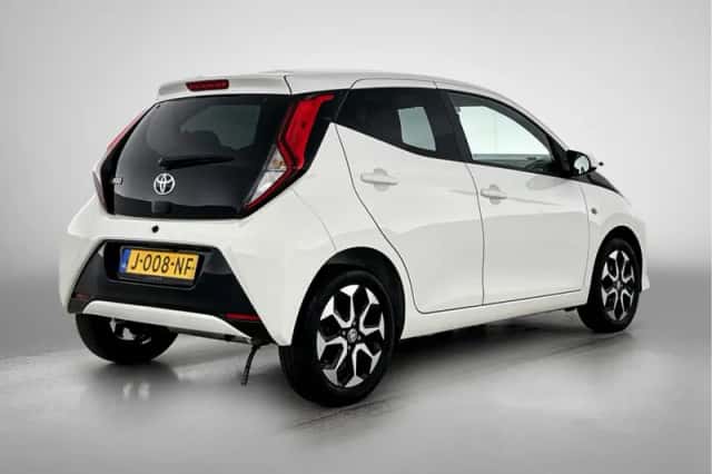 Toyota Aygo (2020) thumbnail 2