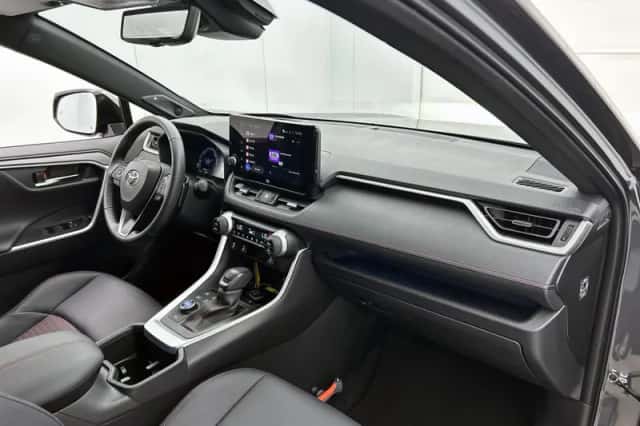 Toyota RAV4 (2025) thumbnail 6