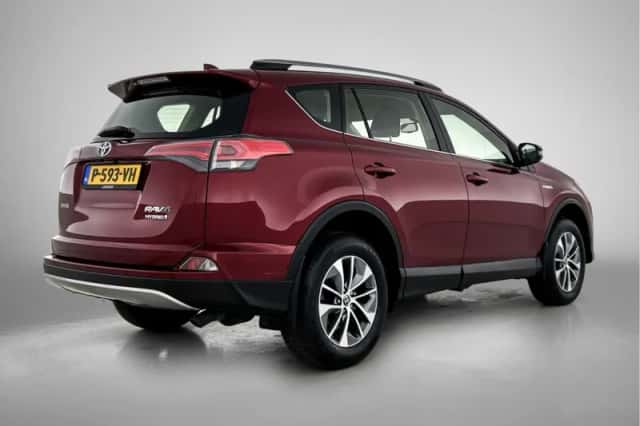 Toyota RAV4 (2018) thumbnail 2