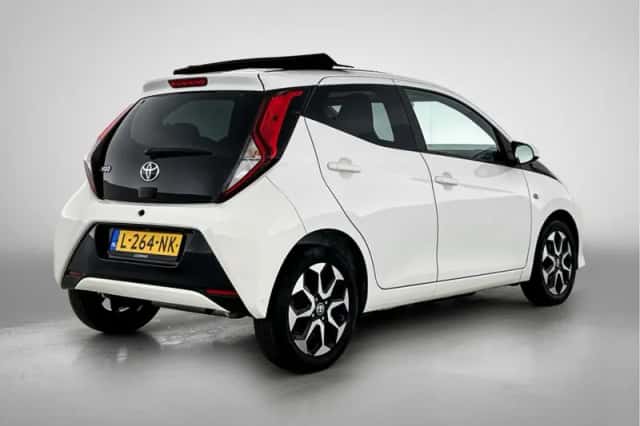 Toyota Aygo (2021) thumbnail 2
