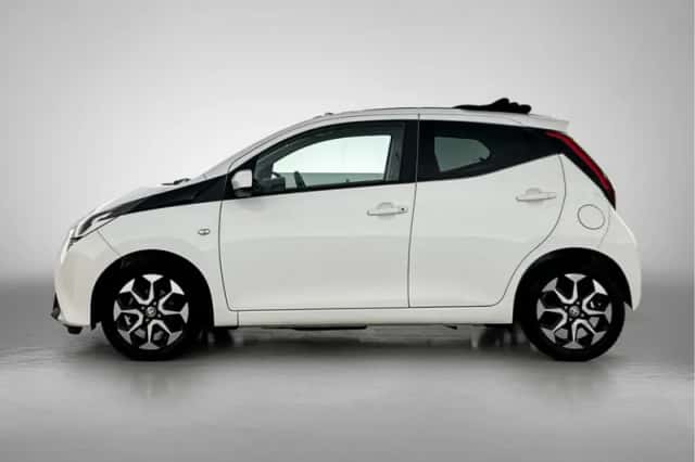 Toyota Aygo (2021) thumbnail 3