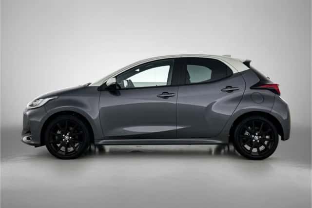 Toyota Yaris (2022) thumbnail 3