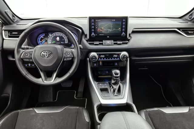 Toyota RAV4 (2020) thumbnail 6