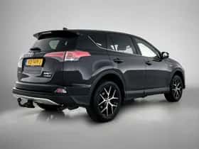 Toyota RAV4 (2017) thumbnail 2