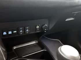 Toyota RAV4 (2017) thumbnail 25