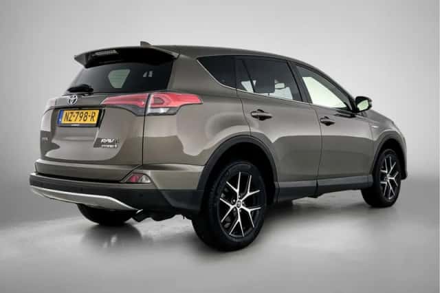 Toyota RAV4 (2017) thumbnail 2