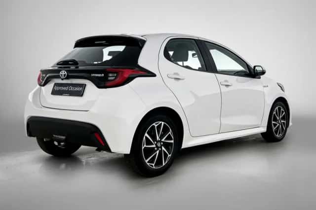 Toyota Yaris (2023) thumbnail 2
