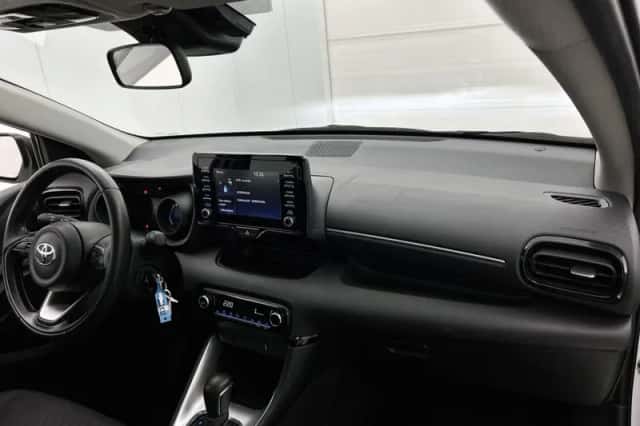 Toyota Yaris (2023) thumbnail 5