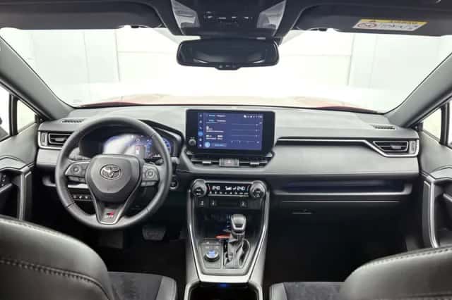 Toyota RAV4 (2025) thumbnail 4