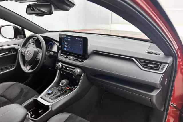 Toyota RAV4 (2025) thumbnail 6
