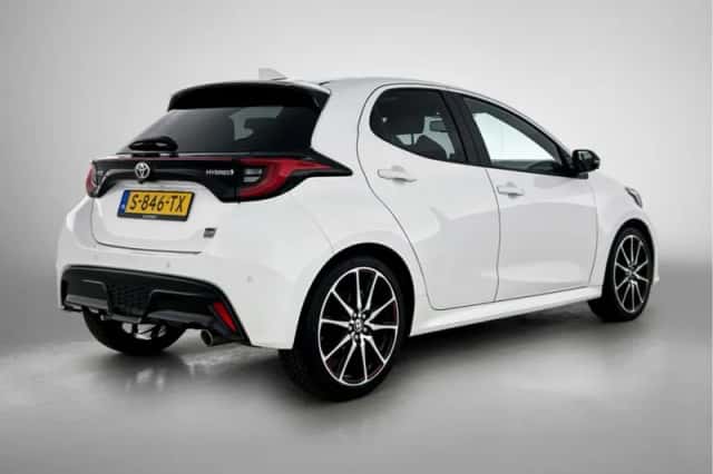 Toyota Yaris (2023) thumbnail 2