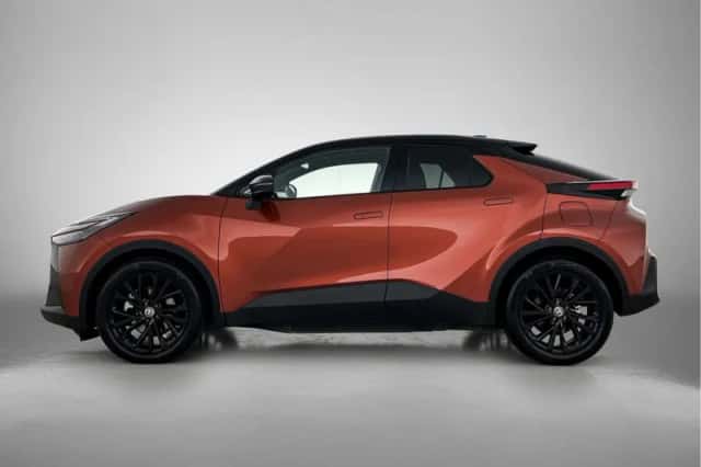 Toyota C-HR (2025) thumbnail 3